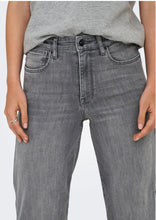Load image into Gallery viewer, Only Ann-Madison HW Crop Jeans

