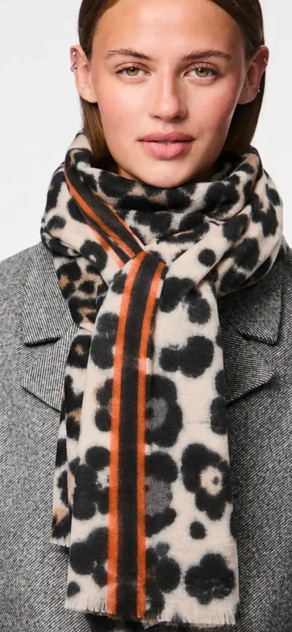 Piecies horns scarf